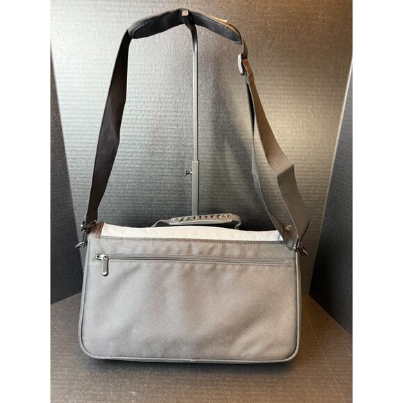 Nintendo Switch PowerA Everywhere Messenger Bag Travel Bag with Shoulder Strap - Picture 3 of 11